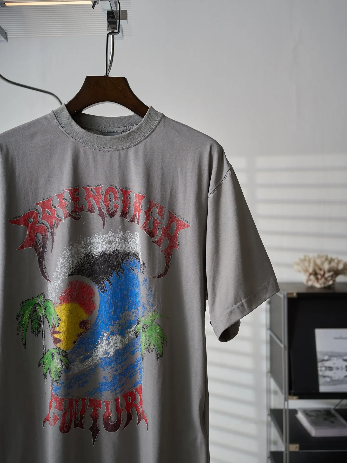 Balenciaga/ T 【In Stock】XS S M L ：24 / 185G ：32 1×1 / 270G 24 ， 。 、 ， ， 。 32 ， ， ， 。 ， ， ， ， ， 。 ， 。 ， 、 ， Retro ， Black、Gray、Pink 。